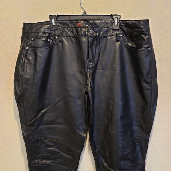 Torrid Rebel Wilson 20 Plus Pants Black Faux Vegan Leather Ankle Zip Skinny - Picture 2 of 9